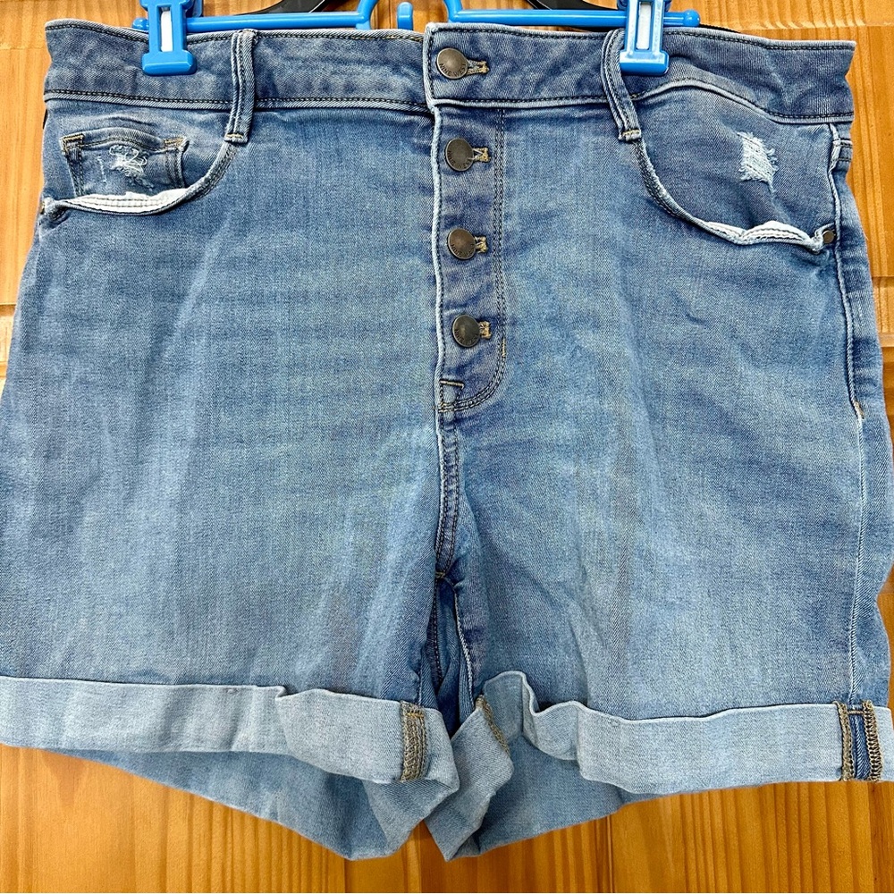 Nine West button fly Jean shorts